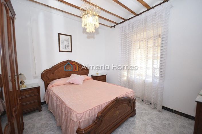 Image No.6-4 Bed Country House for sale