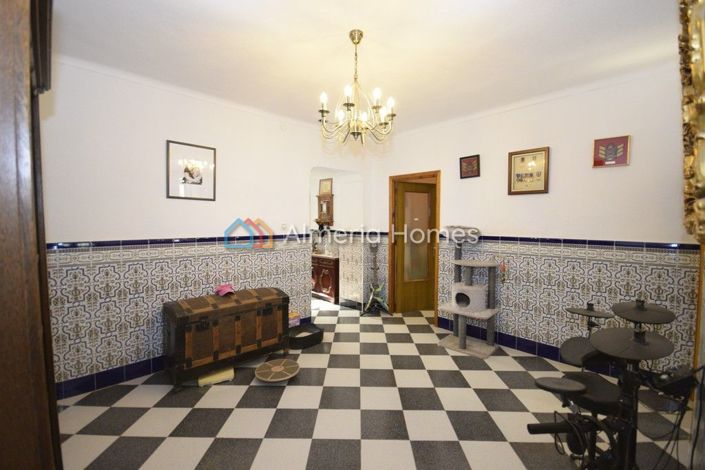 Image No.11-7 Bed Country House for sale