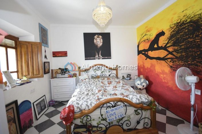 Image No.12-7 Bed Country House for sale