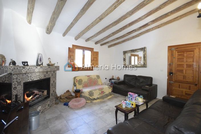 Image No.8-7 Bed Country House for sale