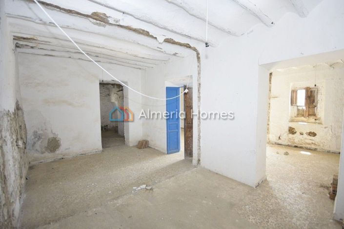 Image No.5-4 Bed Country House for sale