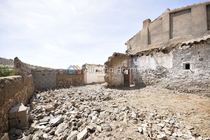 Image No.8-4 Bed Country House for sale