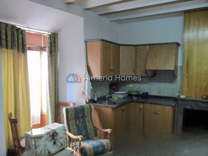 Image No.10-4 Bed Townhouse for sale