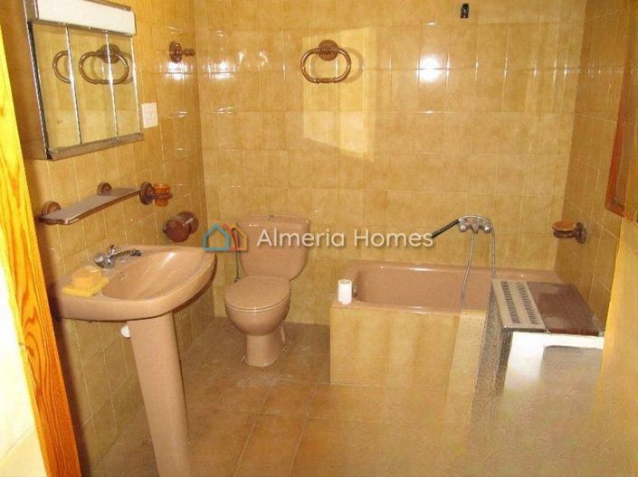 Image No.7-4 Bed Townhouse for sale