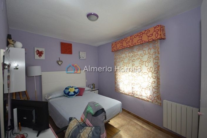 Image No.10-4 Bed Townhouse for sale