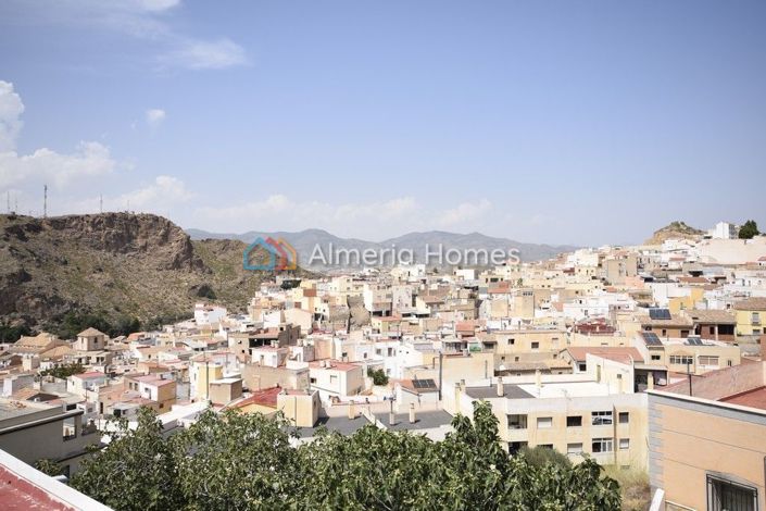 Image No.13-4 Bed Townhouse for sale