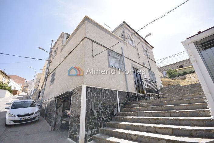 Image No.15-4 Bed Townhouse for sale