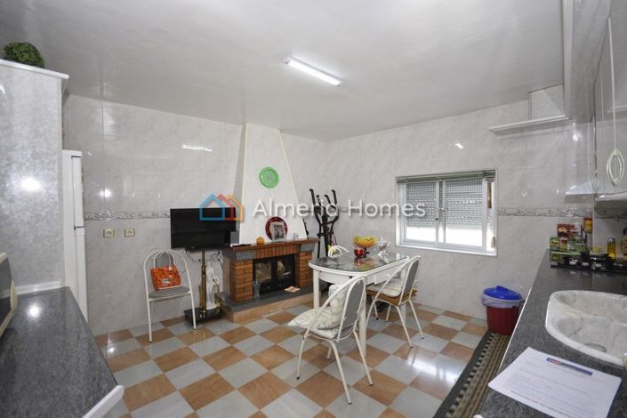 Image No.4-4 Bed Townhouse for sale