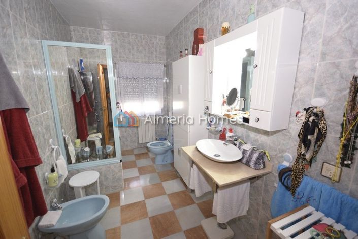 Image No.6-4 Bed Townhouse for sale