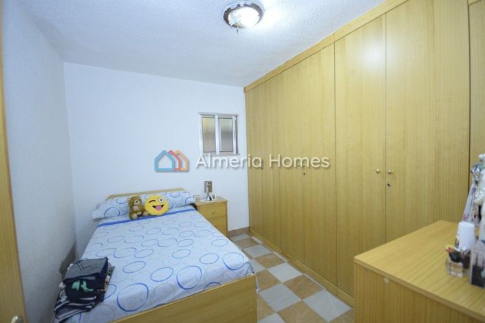 Image No.7-4 Bed Townhouse for sale