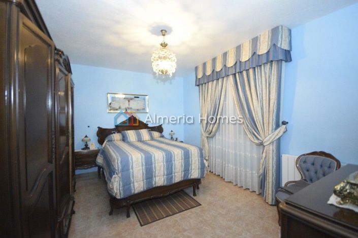 Image No.9-4 Bed Townhouse for sale