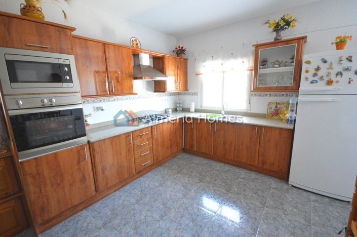 Image No.12-7 Bed Country House for sale