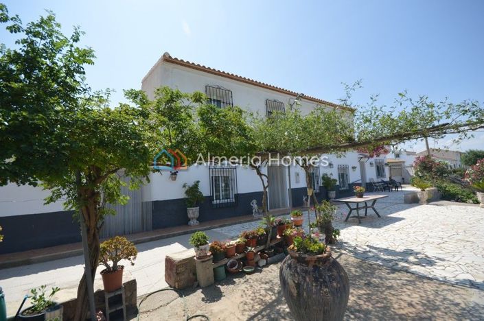 Image No.2-7 Bed Country House for sale