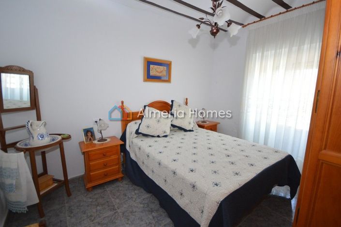 Image No.4-7 Bed Country House for sale