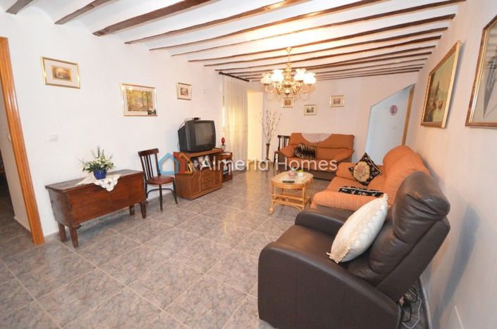 Image No.6-7 Bed Country House for sale