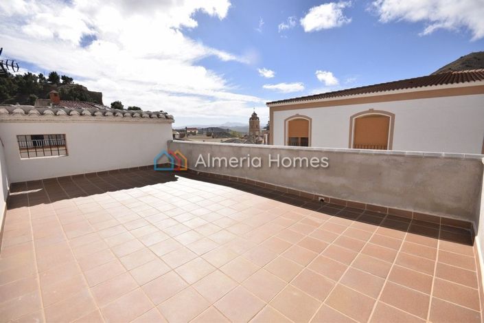 Image No.14-4 Bed Townhouse for sale