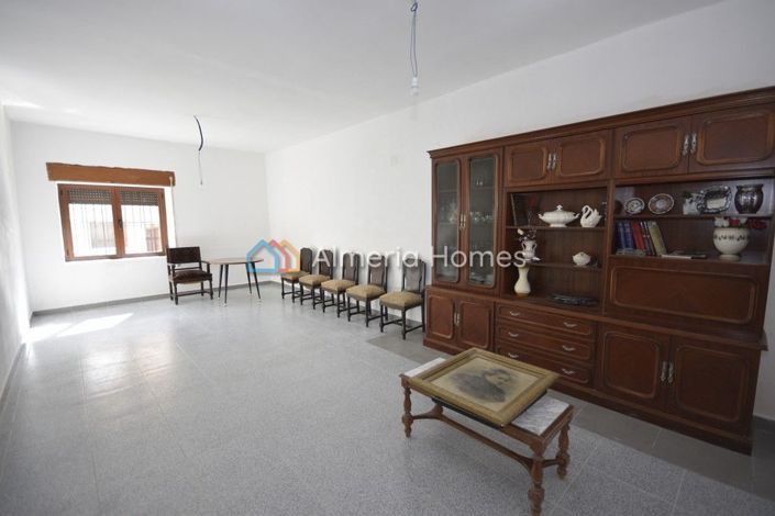 Image No.4-4 Bed Townhouse for sale