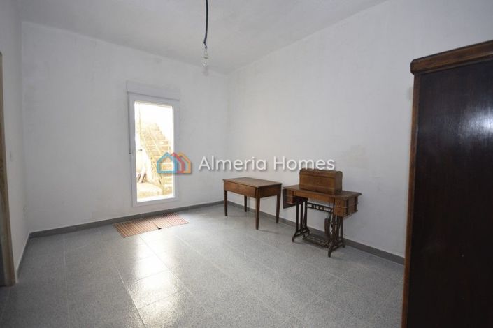 Image No.5-4 Bed Townhouse for sale