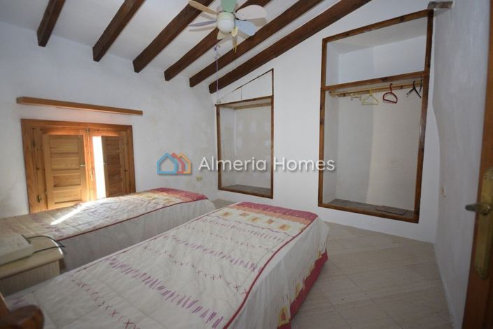 Image No.16-5 Bed Country House for sale