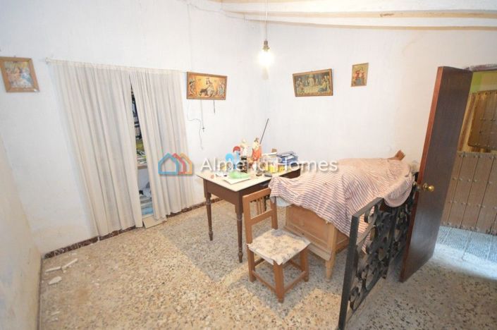 Image No.12-3 Bed Country House for sale