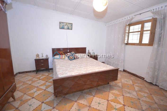 Image No.8-3 Bed Country House for sale