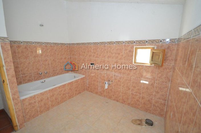 Image No.11-2 Bed Country House for sale