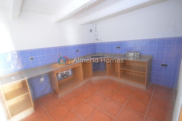 Image No.7-2 Bed Country House for sale