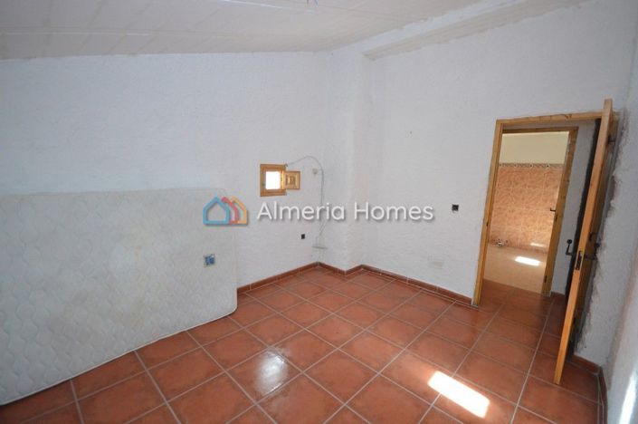 Image No.9-2 Bed Country House for sale