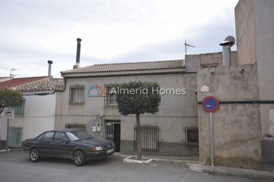 7 Bed Townhouse for sale