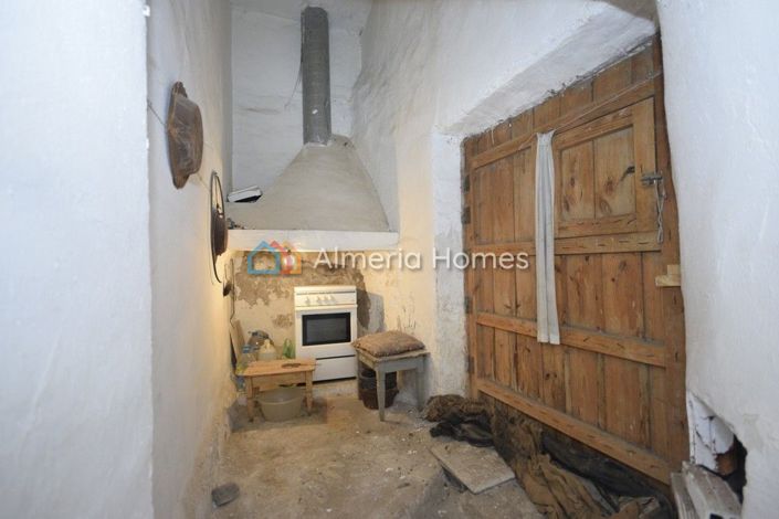 Image No.12-7 Bed Townhouse for sale