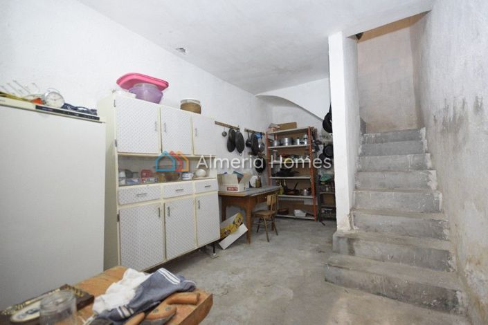 Image No.13-7 Bed Townhouse for sale