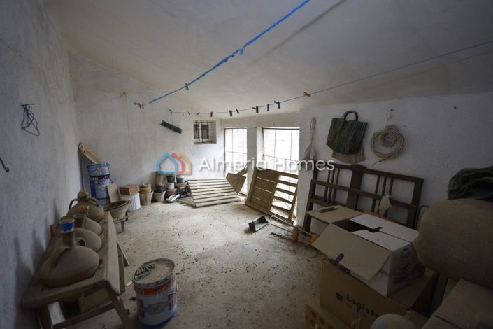 Image No.15-7 Bed Townhouse for sale