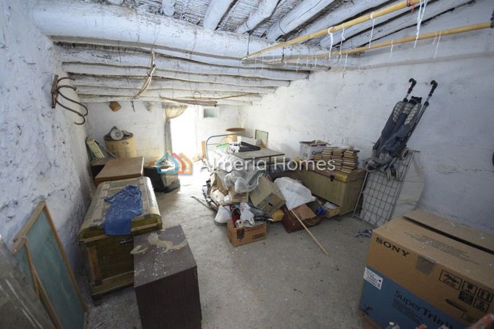 Image No.20-7 Bed Townhouse for sale