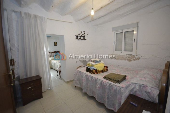 Image No.6-7 Bed Townhouse for sale