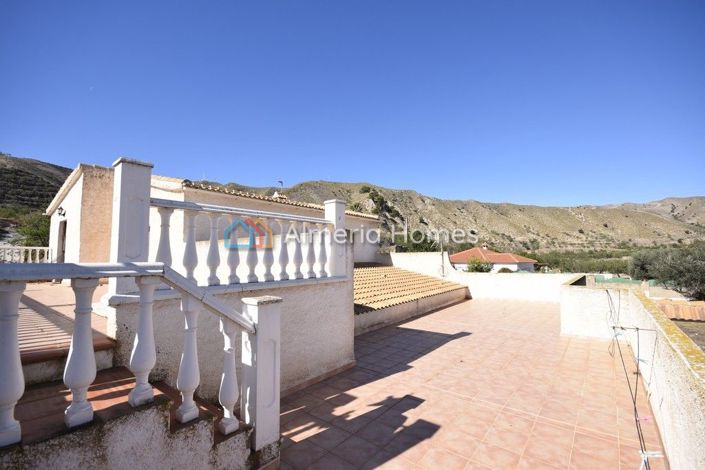 Image No.11-6 Bed Country House for sale