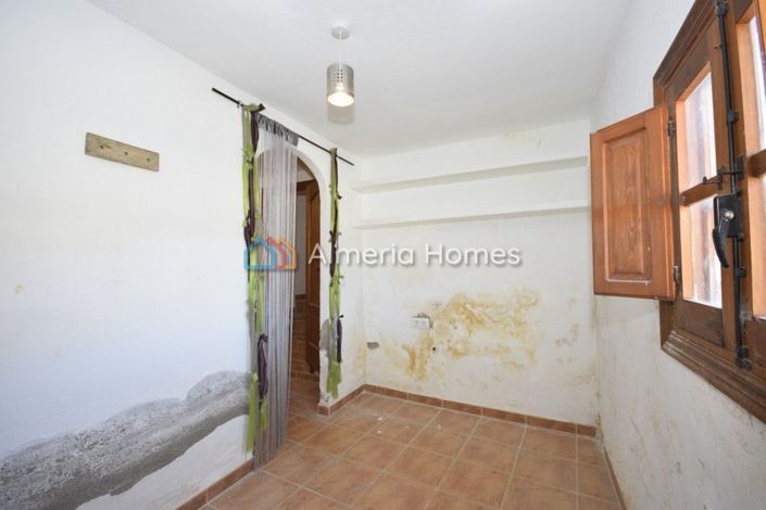 Image No.17-6 Bed Country House for sale