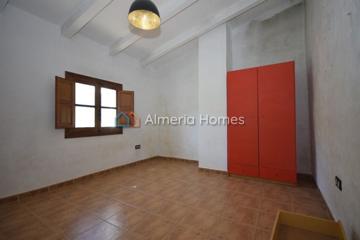 Image No.21-6 Bed Country House for sale