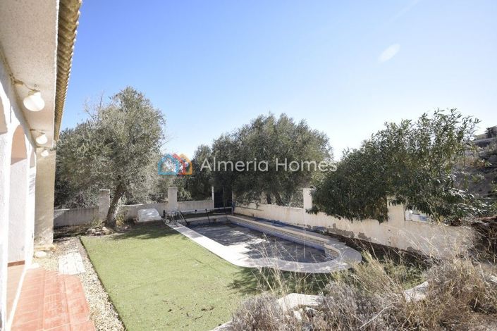 Image No.7-6 Bed Country House for sale