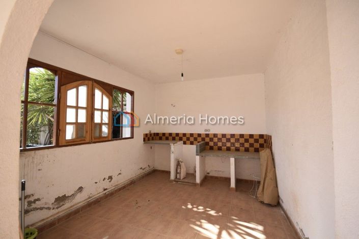 Image No.9-6 Bed Country House for sale