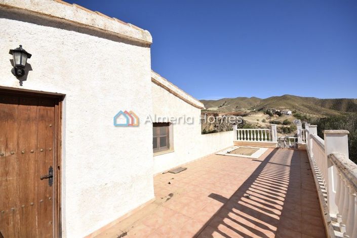 Image No.10-6 Bed Country House for sale