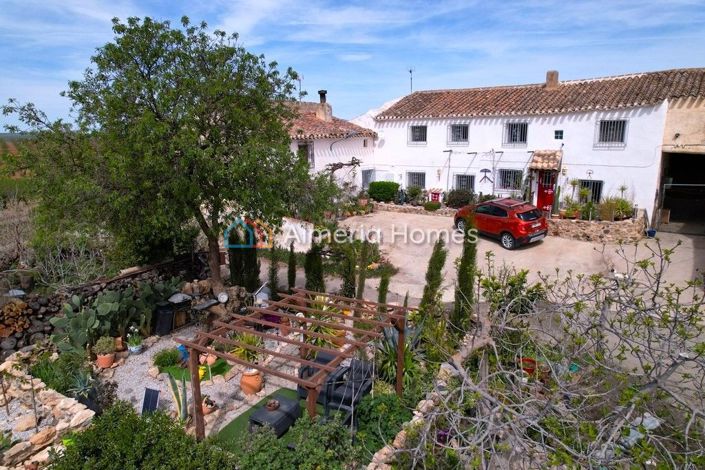 Image No.1-6 Bed Country House for sale