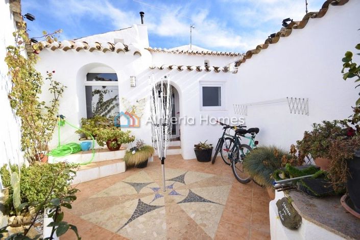 Image No.14-6 Bed Country House for sale