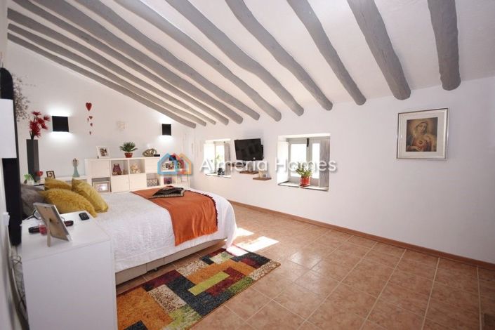 Image No.18-6 Bed Country House for sale