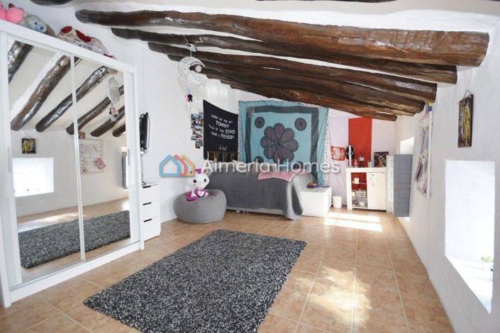 Image No.20-6 Bed Country House for sale