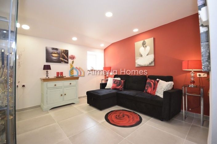 Image No.10-6 Bed Country House for sale