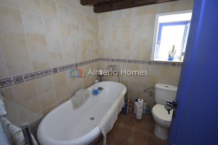 Image No.12-6 Bed Country House for sale