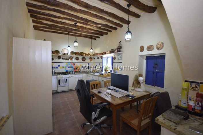 Image No.10-6 Bed Country House for sale