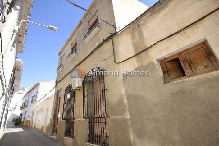 Image No.1-5 Bed Townhouse for sale
