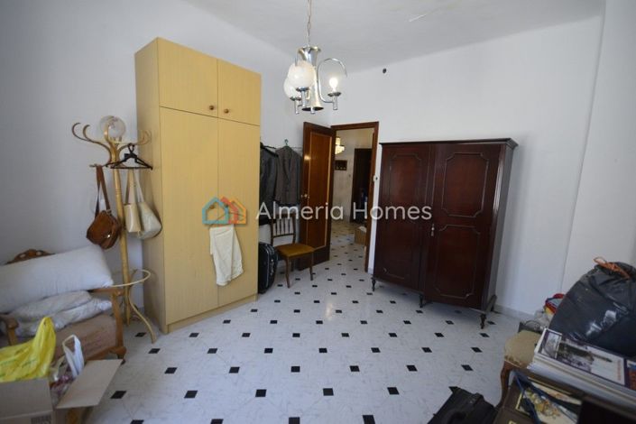 Image No.11-5 Bed Townhouse for sale