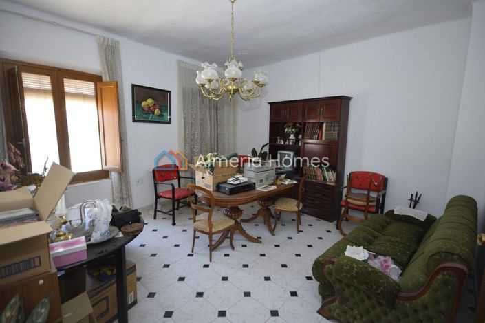 Image No.12-5 Bed Townhouse for sale